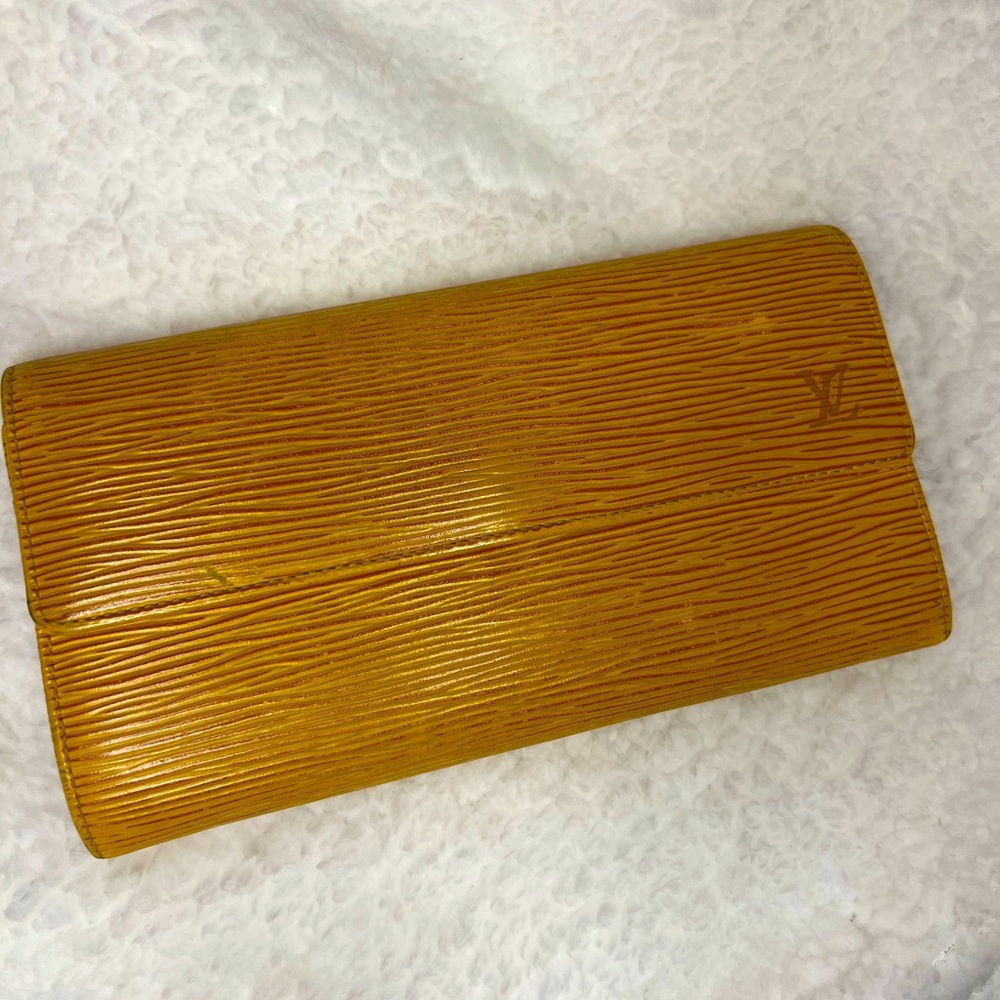 Authentic Louis Vuitton Epi Wallet